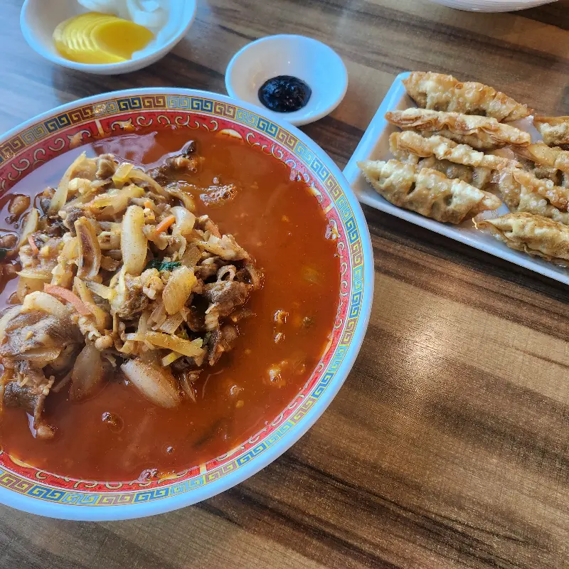 차돌짬뽕과 군만두