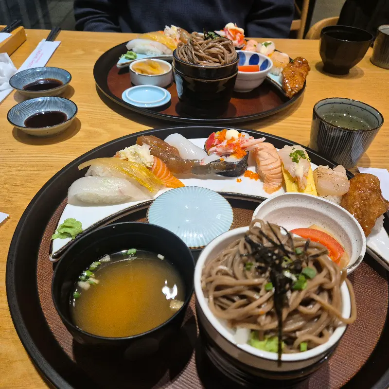 초밥과 곁들여 먹기 좋은 반찬들