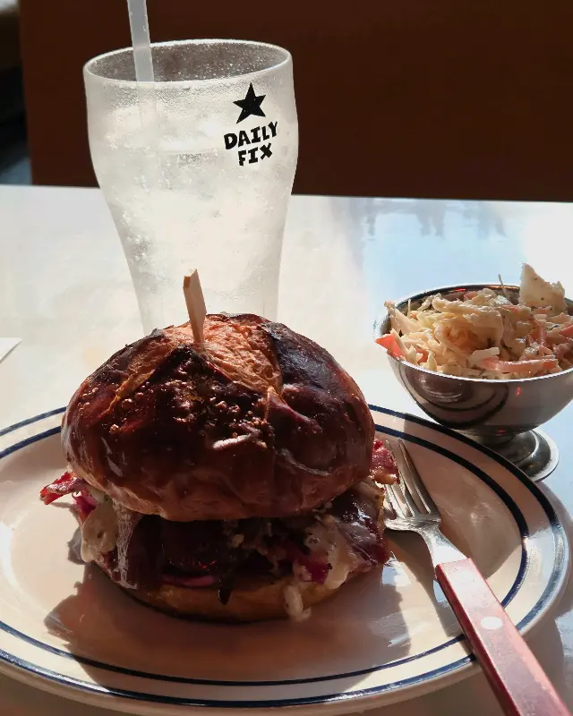 데일리픽스 파스트라미 샌드위치와 코울슬로