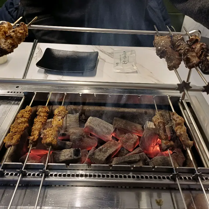 노릇노릇 익어가는 양꼬치