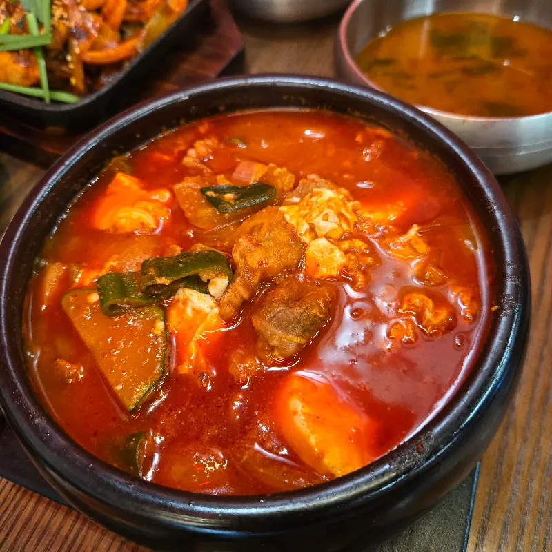 채육식당의 다양한 메뉴들