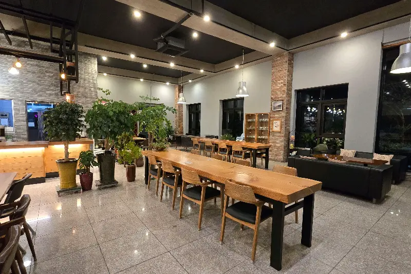 카페 내부 식물