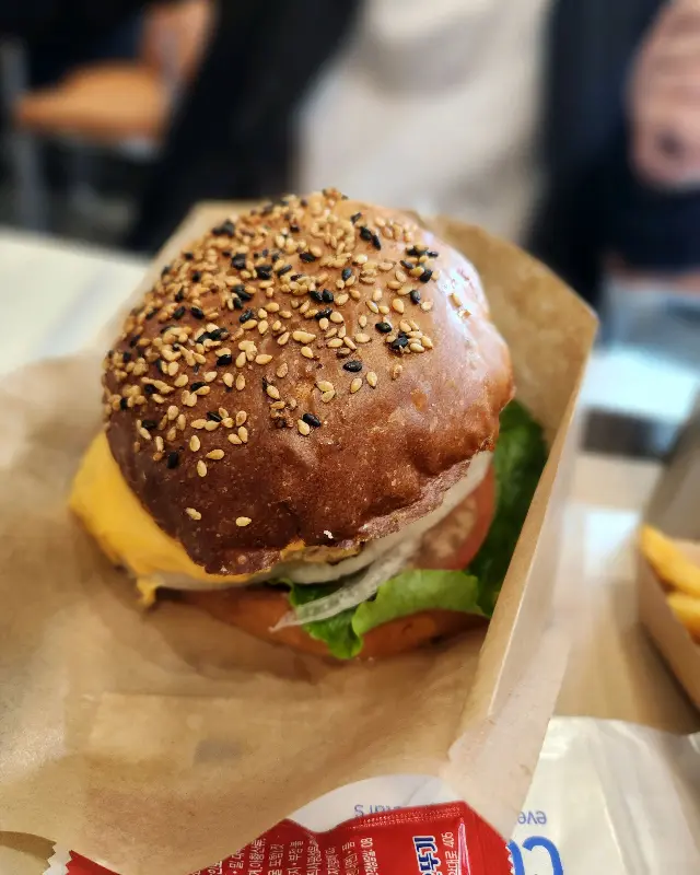 먹음직스러운 수제버거