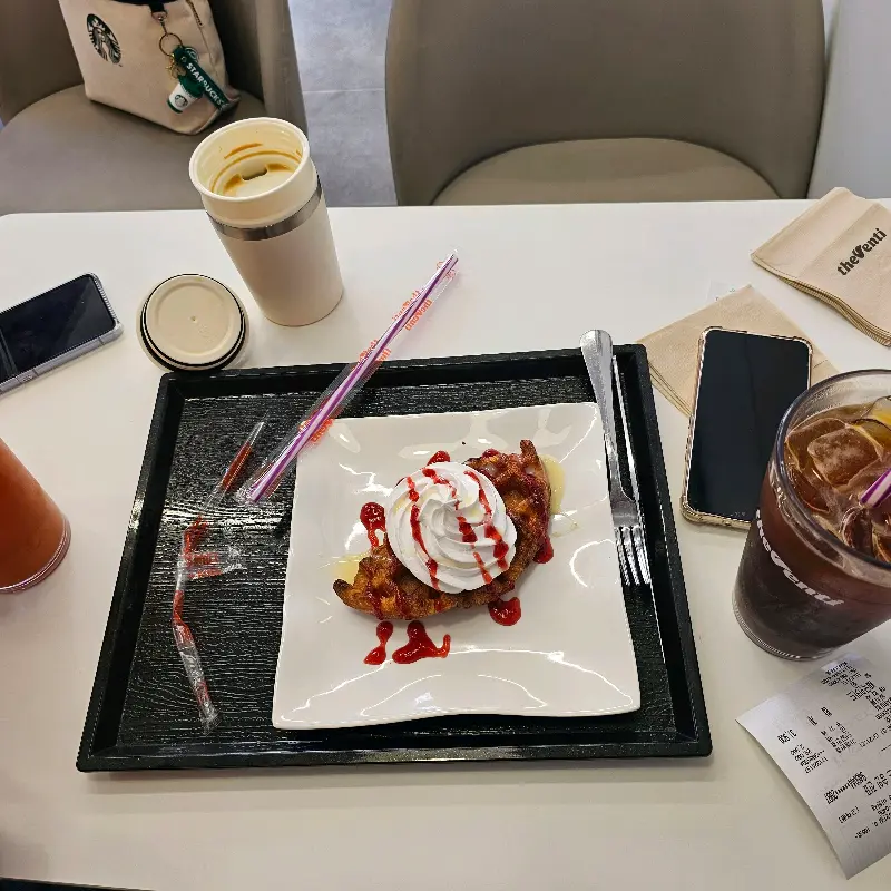 더벤티 딸기라떼