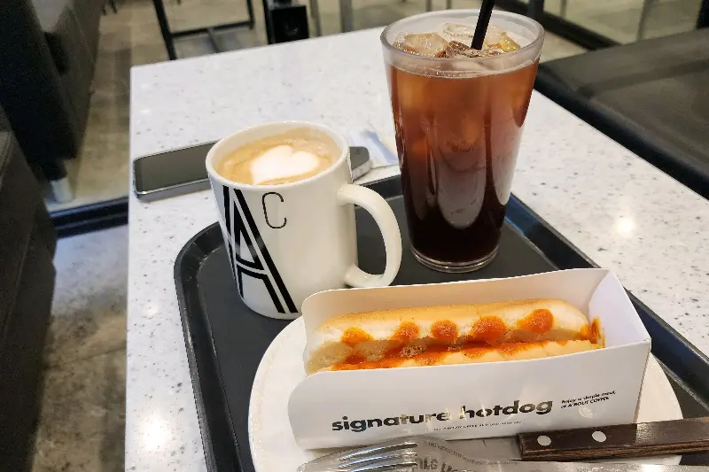 커피와 핫도그