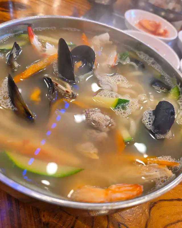 푸짐한 해물 칼국수