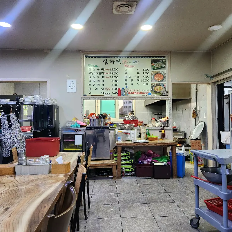 넓고 깨끗한 내부