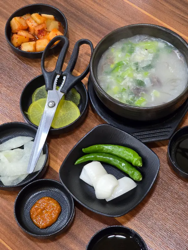 굴국밥과 밑반찬