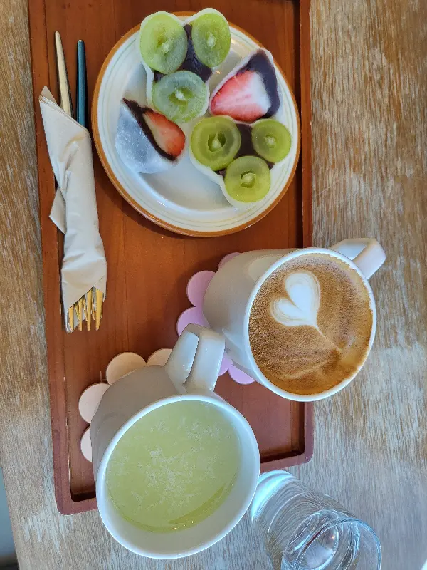 과일 모찌와 음료