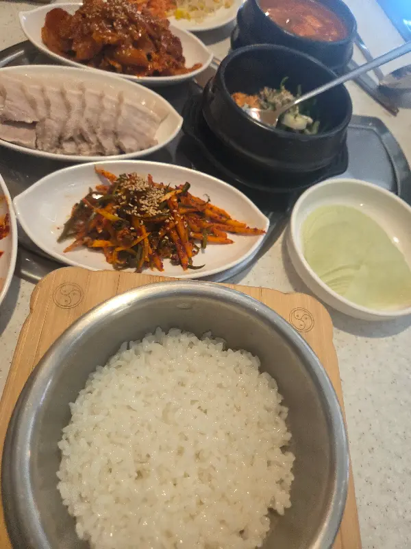 푸짐한 한 상 차림