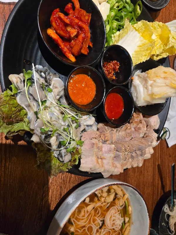 굴보쌈 한상차림