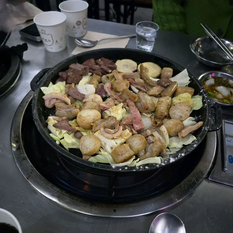 맛깔스러운 곱창 한 상 차림