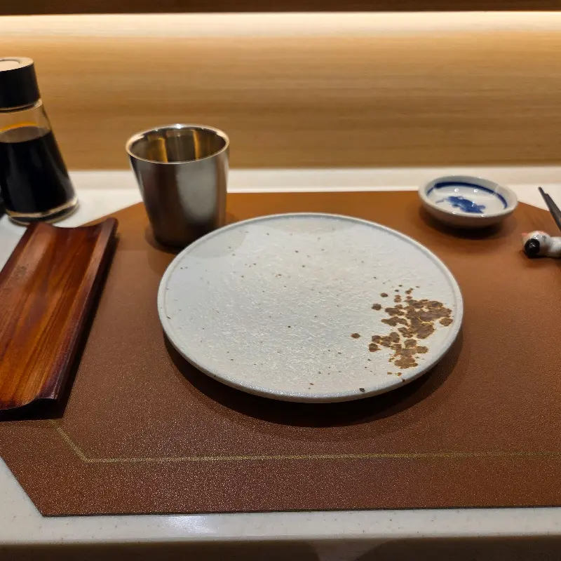 깔끔하게 세팅된 테이블