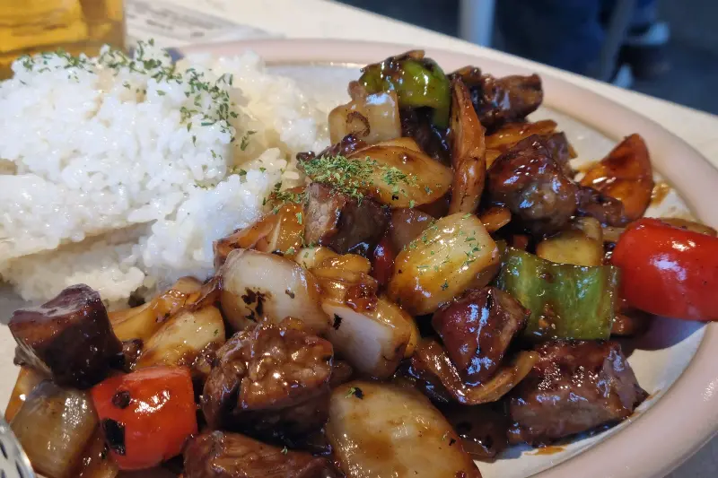 달콤한 소스와 부드러운 소고기의 조화, 찹스테이크