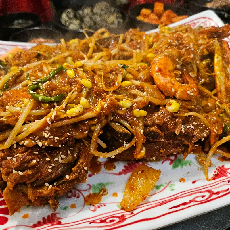 푸짐한 해물뼈찜