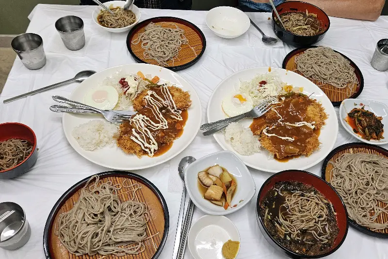 푸짐한 상차림 전체샷