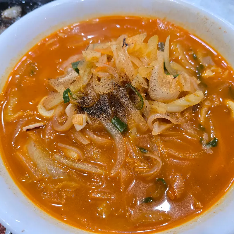 후추가 뿌려진 짬뽕