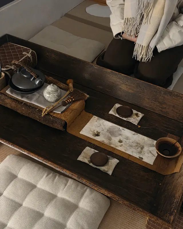 아도에서 즐기는 차와 다과