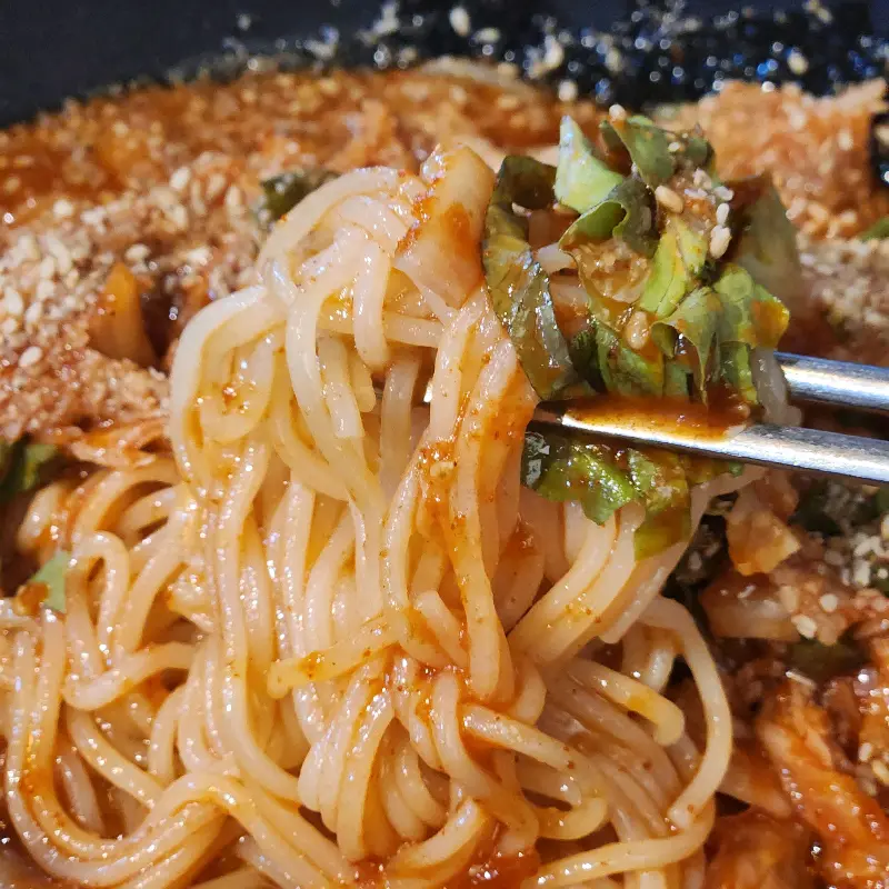 매콤한 비빔국수