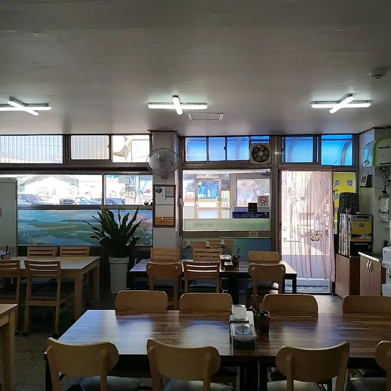 홍춘희 보리밥 식당 내부