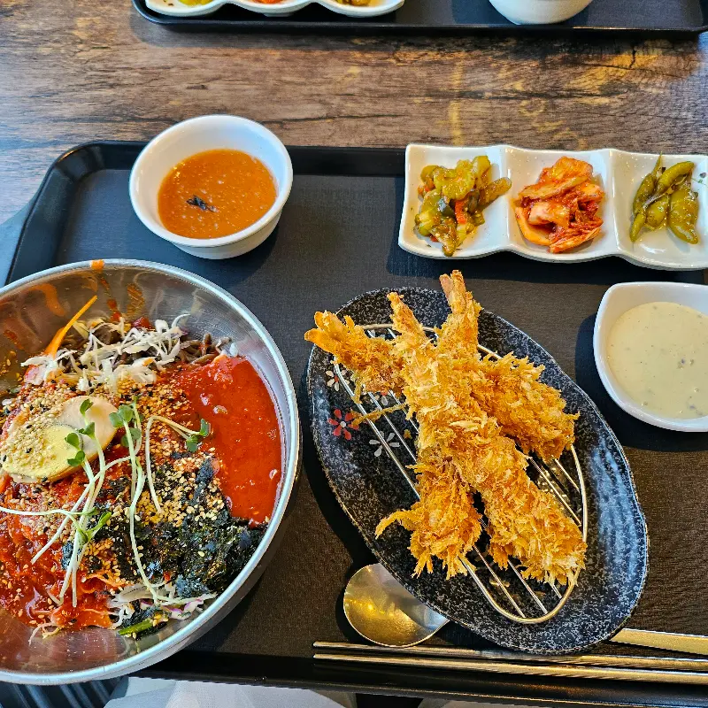 새우까스와 막국수