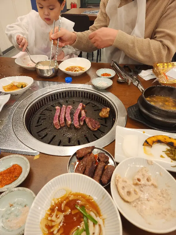 푸짐하게 차려진 한 상 차림