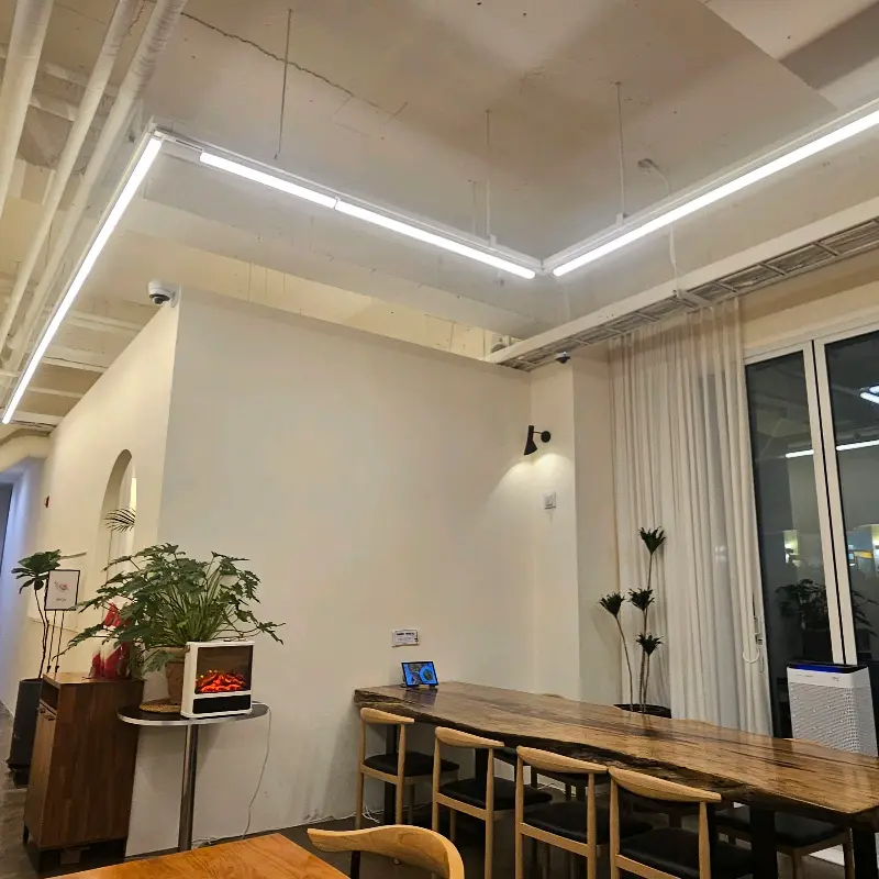 파스타H의 넓은 테이블