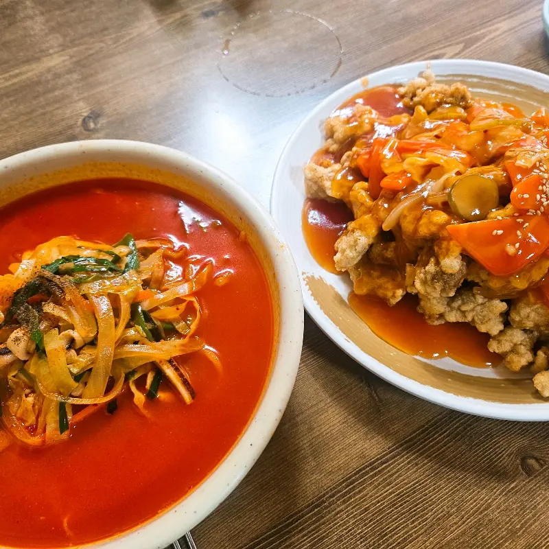 얼큰하고 시원한 국물이 일품인 짬뽕