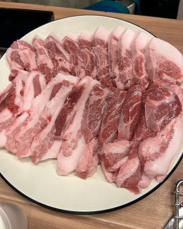 신선함이 느껴지는 뒷고기