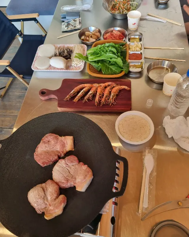 푸짐한 바베큐 한 상 차림