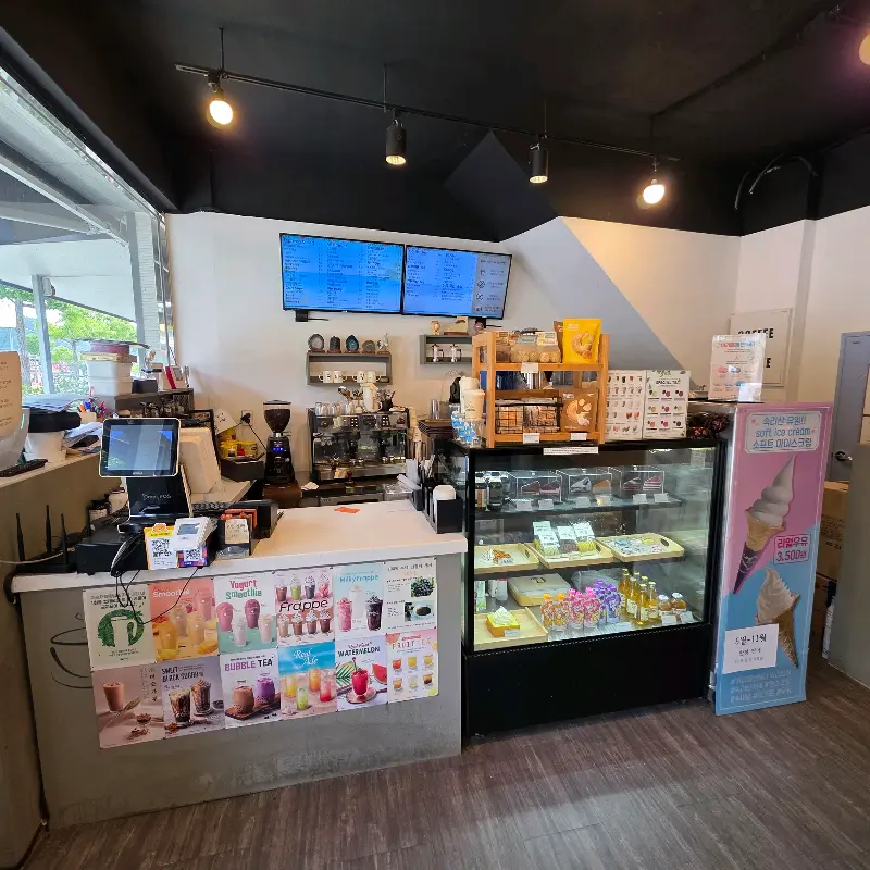 커피에 반하다 내부