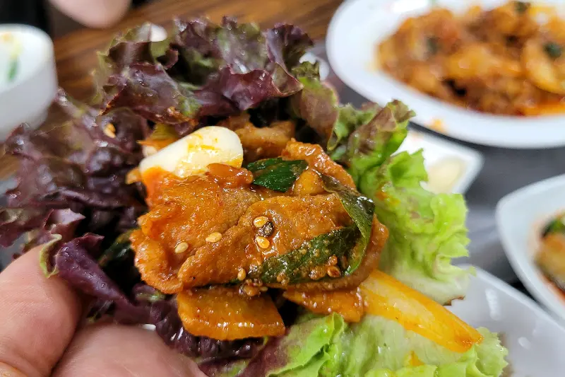 쌈으로 즐기는 제육볶음