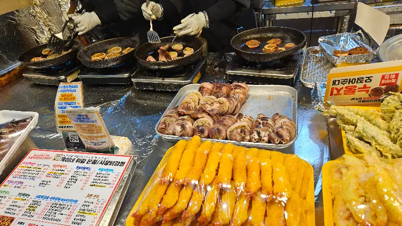 만들어지고 있는 오징어 순대