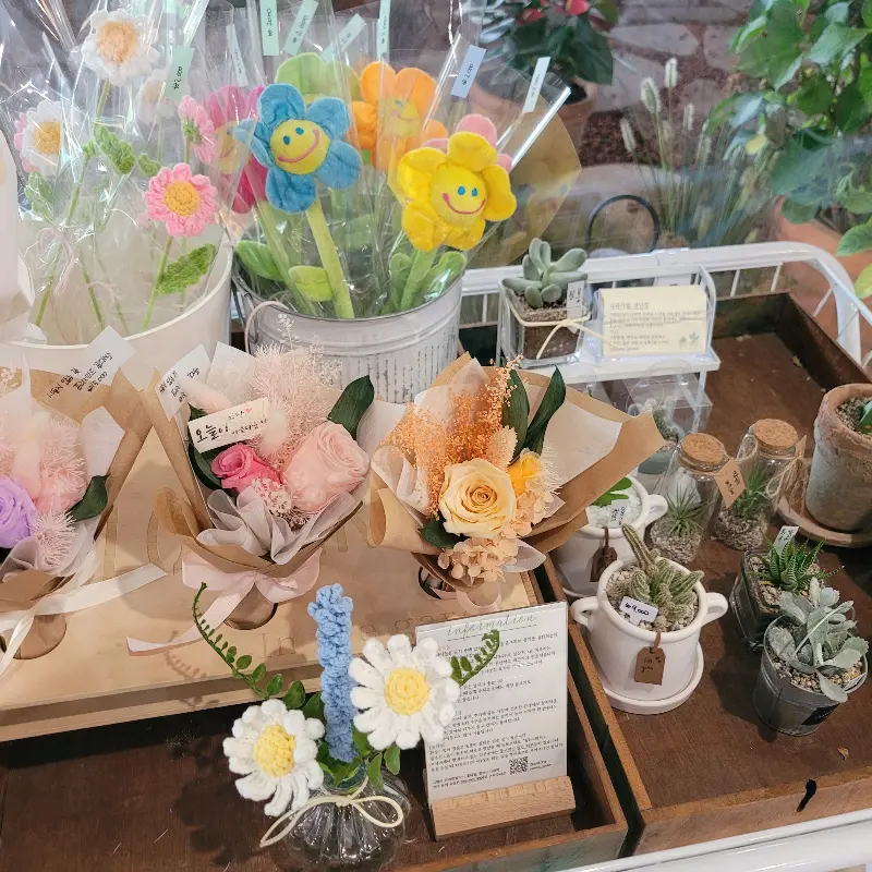 아기자기한 소품들이 놓여있는 공간