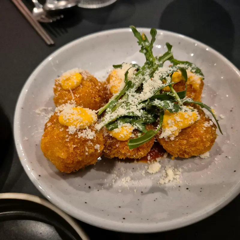 겉바속촉 새우볼