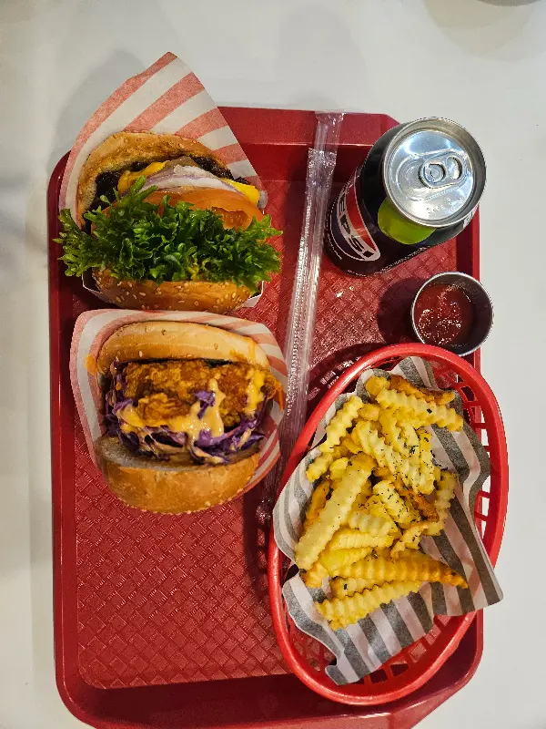 풀디어버거와 내슈빌 치킨 버거 세트