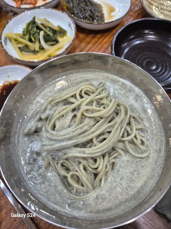 검은콩 콩국수