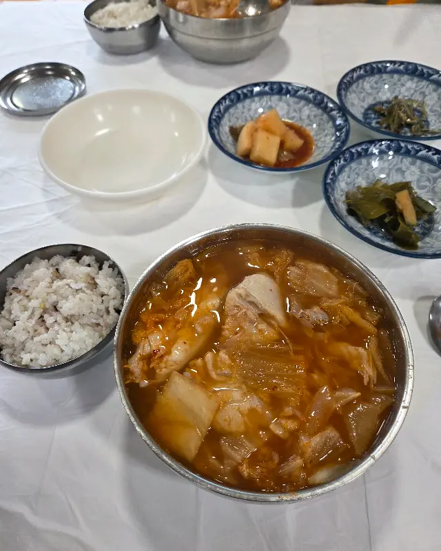 곰치국 한상차림