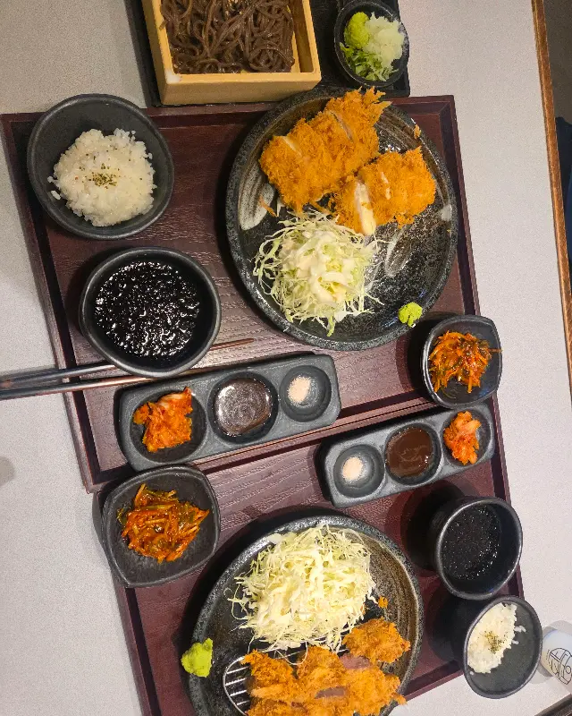 원카츠 송도점의 푸짐한 돈까스 정식 한 상