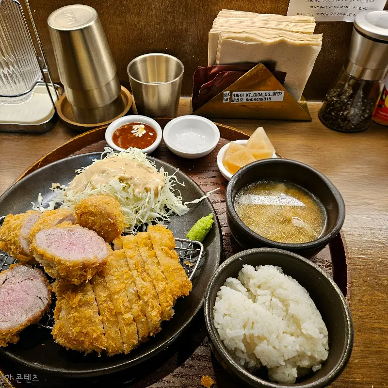 깔끔한 테이블 세팅