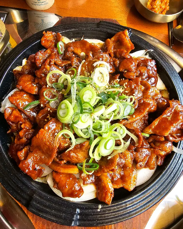 고추장 양념이 맛깔스러운 돼지고기