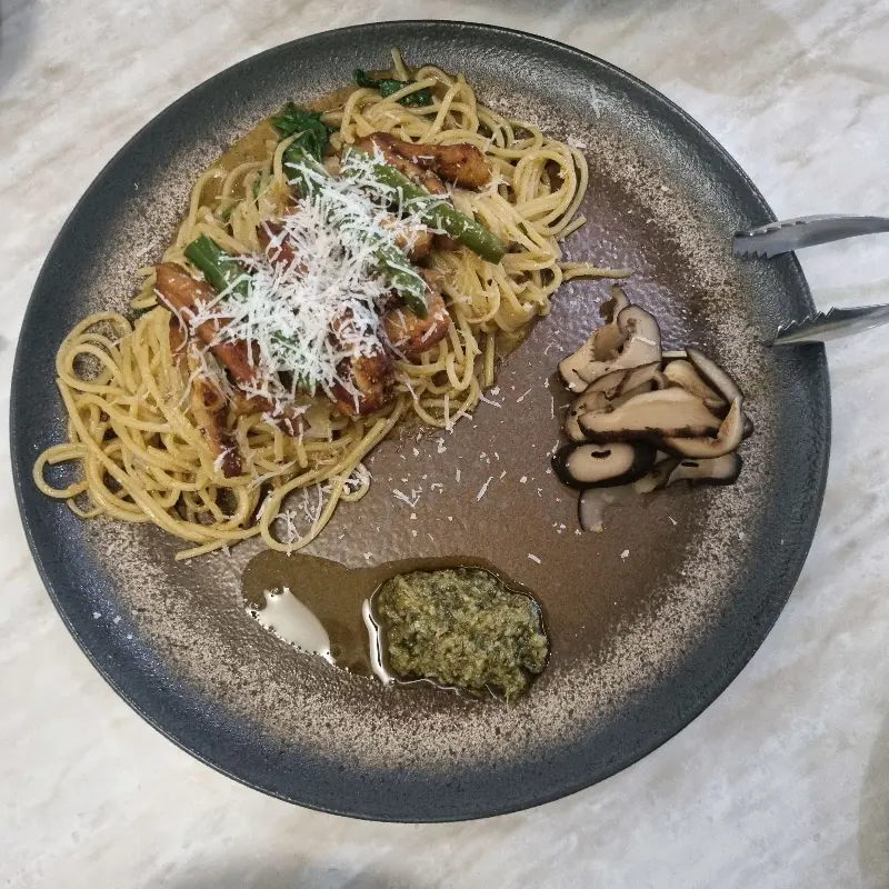 항정살 오일 파스타의 환상적인 비주얼