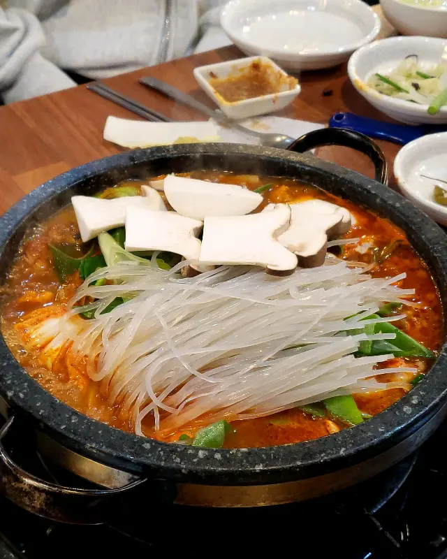 푸짐한 곱창 전골