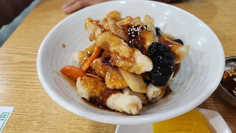 윤기가 흐르는 찹쌀 탕수육