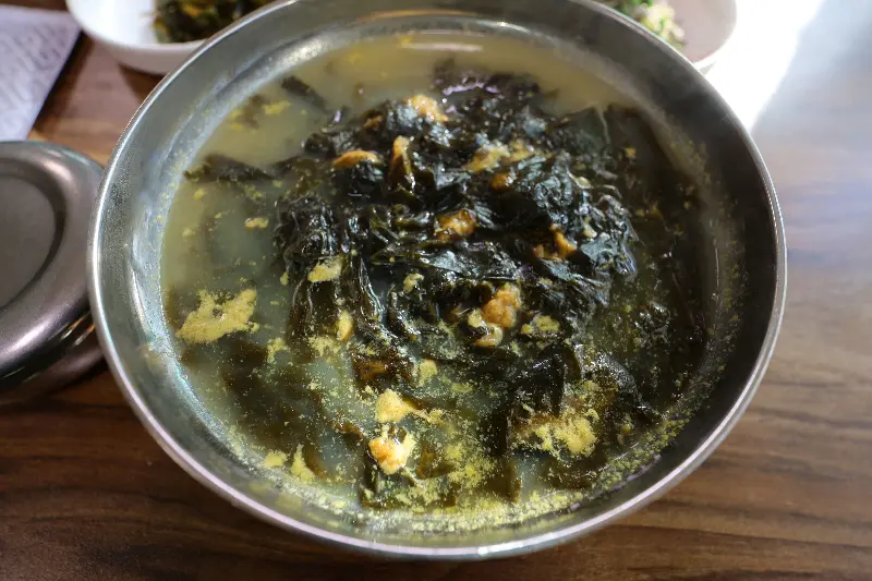 푸짐한 성게 미역국