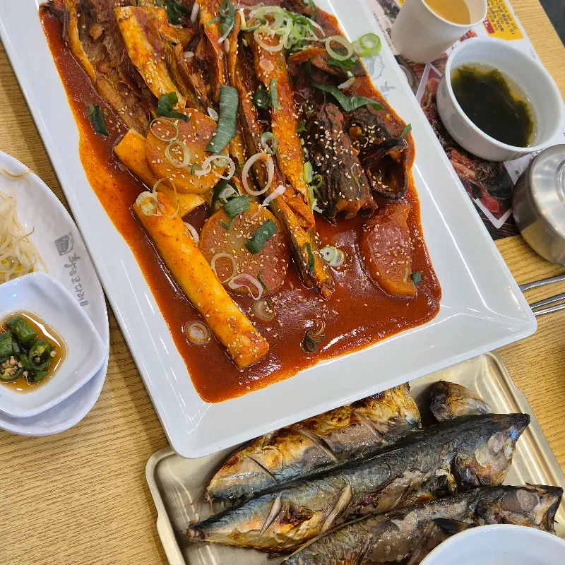 매콤달콤한 양념이 돋보이는 코다리조림