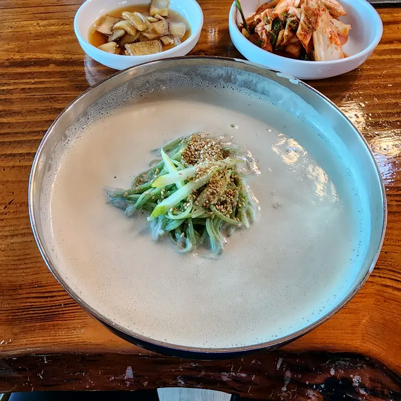 시원한 콩국수