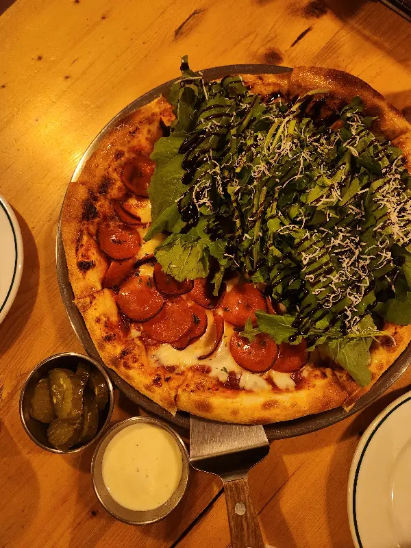 루꼴라 페퍼로니 반반 피자