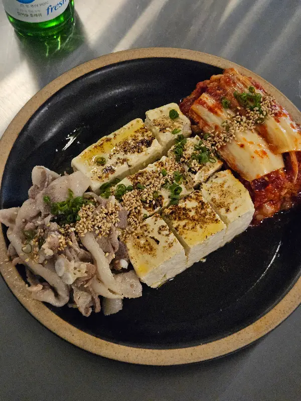 묵은지, 두부, 대패 삼겹살의 조화