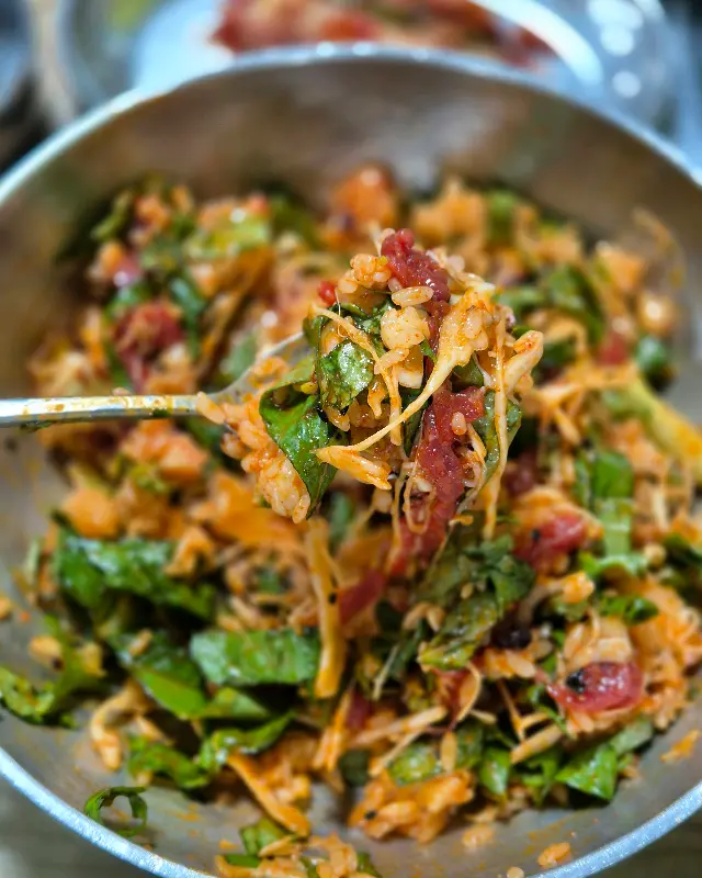 육회비빔밥 한 입